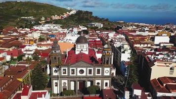 Visão a partir de a altura em catedral e paisagem urbana san cristobal de la lagoa, tenerife, canário ilhas, Espanha video