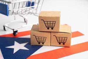 caja con compras en línea carro logo y puerto rico bandera, importar exportar compras en línea o comercio Finanzas entrega Servicio Tienda producto envío, comercio, proveedor concepto. foto