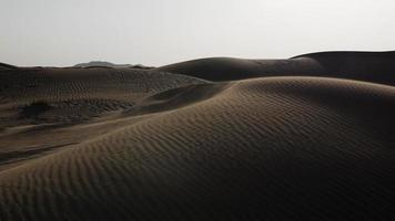 mezzo orientale deserto sabbia dune paesaggio vicino dubai video