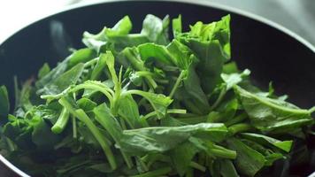 cooking green spinach at home video