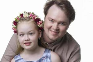 padre y hija. familia retrato de un hombre con un hija. foto