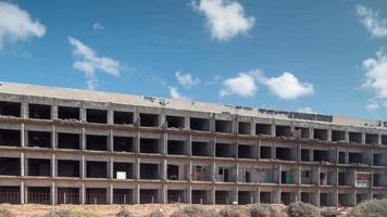 Zeitraffer Aufnahmen von ruiniert Hotel, Lanzarote video