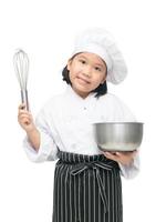 linda asiático niña cocinero participación batidor con cuenco foto