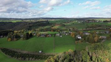 antenne van Woud en landschap in de belgisch ardennen video