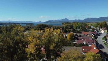 aéreo Visão do liptovska mara reservatório dentro Eslováquia. video