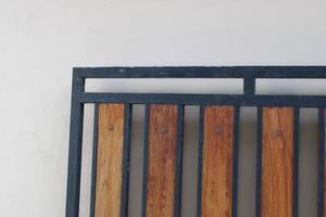 Photo of a symmetrical brown and black iron picket fence