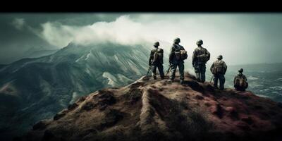 determinado soldados encuesta terreno desde cima de la montaña, encarnando resiliencia. generativo ai foto