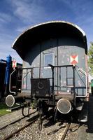 hermosa antiguo destruido histórico ferrocarril en pie en el museo foto