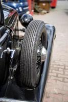 antiguo Clásico metal detalles coche en el museo de cerca foto