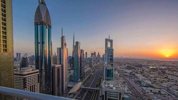 temps laps vidéo de le coucher du soleil plus de Dubai horizon video