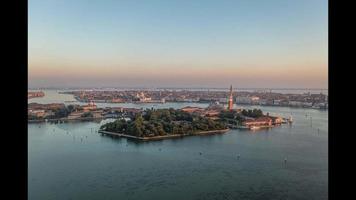 Zeitraffer Video von Drohne Flug Über Venedig Bucht im das Morgen