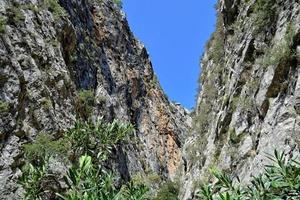 un natural salvaje paisaje en el turco montañas con un interesante cascada y el sápadere cañón foto