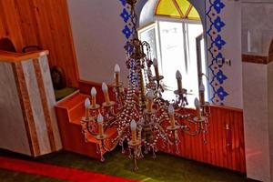 modesto sencillo interior de un pequeño turco pueblo mezquita con uno minero foto