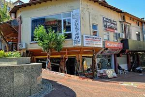 interesante original turco calles y casas en el ciudad de Alanya foto