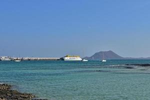 ver de el playa y azul Oceano en el canario isla fuerteventura en España foto