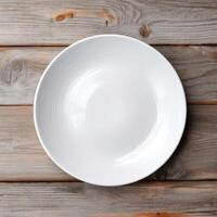 un vacío plato en un blanco de madera mesa. parte superior ver de blanco cerámico plato en blanco de madera. generativo ai. foto