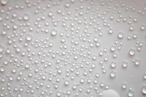 blanco antecedentes con pequeño muy redondo gotas de agua foto