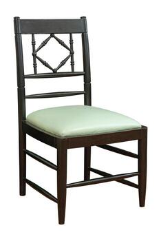 de madera silla con cuero asiento aislado en blanco antecedentes con recorte camino foto