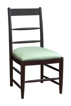 de madera silla con cuero asiento aislado en blanco antecedentes con recorte camino foto