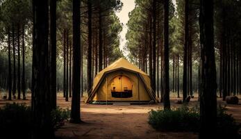 verano acampar en el pino vista al bosque de cámping carpas entre el pino arboles ,generativo ai foto