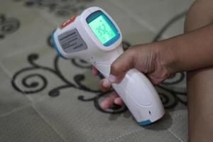 photo portable temperature detector