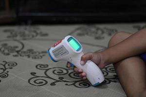 photo portable temperature detector