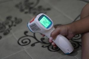 photo portable temperature detector