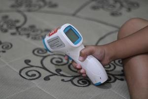 photo portable temperature detector