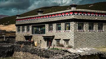 Roca casas de alpino pastores en tibetano areas de China foto