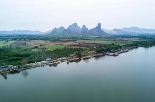 aéreo ver paisaje de reservorio en podar Buri, Tailandia foto