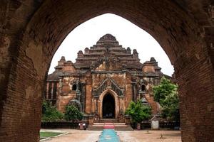 dhammayan gii templo, bagan, myanmar foto