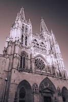 puesta de sol a el catedral de Burgos, España. foto