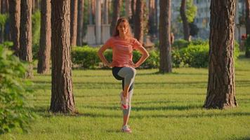 signora godere fitness all'aperto video