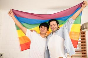 el felicidad de grupo lgbt personas es a amor alguien quien es similar a nosotros y a ser amado en devolver. foto