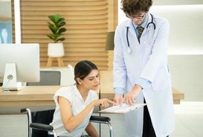 Hospital doctor explaining the results of the treatment and the progress of the treatment to the patient. in the luxury rest area of the hospital photo