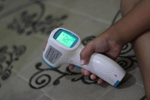 photo portable temperature detector