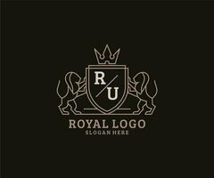 plantilla de logotipo de lujo real de león de letra ru inicial en arte vectorial para restaurante, realeza, boutique, cafetería, hotel, heráldica, joyería, moda y otras ilustraciones vectoriales. vector