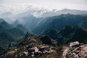 puntos de vista desde pico hacer arieiro caminata en Madeira, Portugal foto