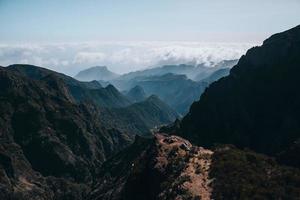 puntos de vista desde pico hacer arieiro caminata en Madeira, Portugal foto