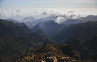 puntos de vista desde pico hacer arieiro caminata en Madeira, Portugal foto