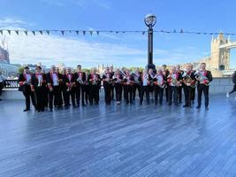 Londres en el Reino Unido en junio 2022. personas celebrando el reinas platino aniversario foto