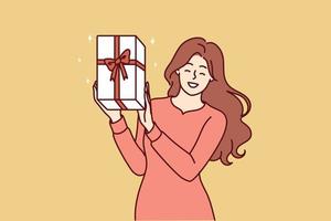 contento mujer muestra regalo caja con rojo cinta dado por novio en honor de cumpleaños o Navidad víspera. positivo niña muestra apagado regalo ella recibido después participativo en promoción desde ropa Tienda vector