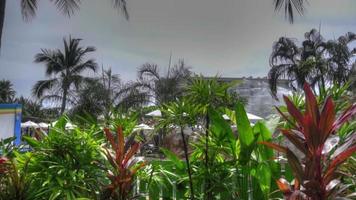 Phuket, Tailandia novembre 27, 2016 - Parco acquatico nel Hotel centara mille dollari ovest sabbie ricorrere Phuket, vicino Mai khao spiaggia, hdr metraggio video