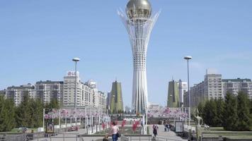 astana, Kazachstan april 26, 2017 - de centrum van de nieuw astana, Baierek, de hoofdstad van Kazachstan. voorbereiding voor de wereld tentoonstelling expo 2017 video