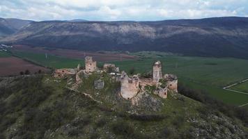 aérien en orbite vue - la gauche de Château ruines tournera video