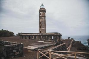 faro de ponta dos capelinhos en faial, el azores foto