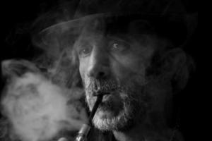 de fumar hombre retrato foto
