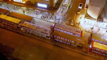 hong kong 8 de noviembre de 2019: los autobuses se paran en un atasco de tráfico en hora pico video