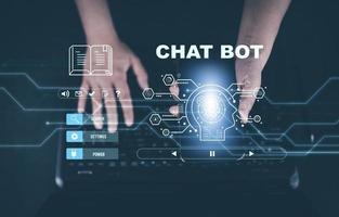 hombre que usa una computadora portátil y un bot de chat de barra táctil con ai, inteligencia artificial, sistema de inteligencia artificial y chatbot de inteligencia artificial, chatbot digital, aplicación de robot, conversación foto