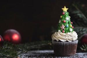 hecho en casa Navidad taza pastel árbol foto